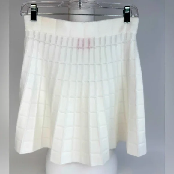 🎉HP🥳 Solid and Striped White Knit Set - Picture 11 of 12